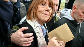 Gisèle Pelicot quitte le tribunal d'Avignon le 19 décembre 2024
