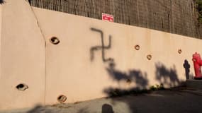 Une croix gammée découverte sur le mur du domicile de Gilles Vincent, maire de Saint-Mandrier-sur-Mer (Var) dans la nuit du mercredi 15 au jeudi 16 novembre 2023.