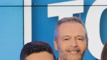 Cyril Hanouna et ses chroniqueurs sur le plateau de "Touche pas à mon poste!"