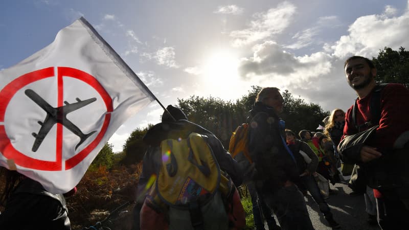 Des manifestants contre le projet d'aéroport, le 21 octobre 2017 à Notre-Dame-des-Landes.