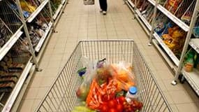Les prix à la consommation ont augmenté de 0,1% en France en octobre par rapport au mois précédent et l'inflation sur un an est restée inchangée à 1,6%. /Photo d'archives/REUTERS