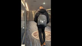 Kylian Mbappé évite le blason de Manchester City avant le barrage aller de Ligue des champions - le 11/02/2025