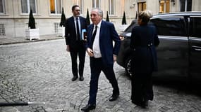 Le Premier ministre François Bayrou arrive pour une réunion avec le ministre de l'Intérieur sortant au Centre Interministériel de Crise au ministère de l'Intérieur à Paris, le 23 décembre 2024