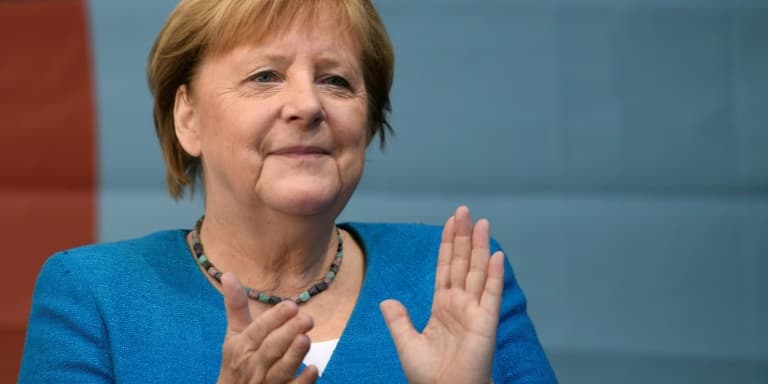 La chancelière allemande Angela Merkel lors d'un meeting de soutien au candidat de la CDU Armin Laschet à la veille des élections législatives, le 25 septembre 2021 à Aix-la-Chapelle
