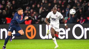 Moussa Diarra face à Kylian Mbappé lors de PSG-Toulouse, le 3 janvier 2024