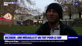 Lyon: Fabrice, le sans-abri qui a sauvé un brocanteur dans un incendie, va recevoir une médaille et un logement