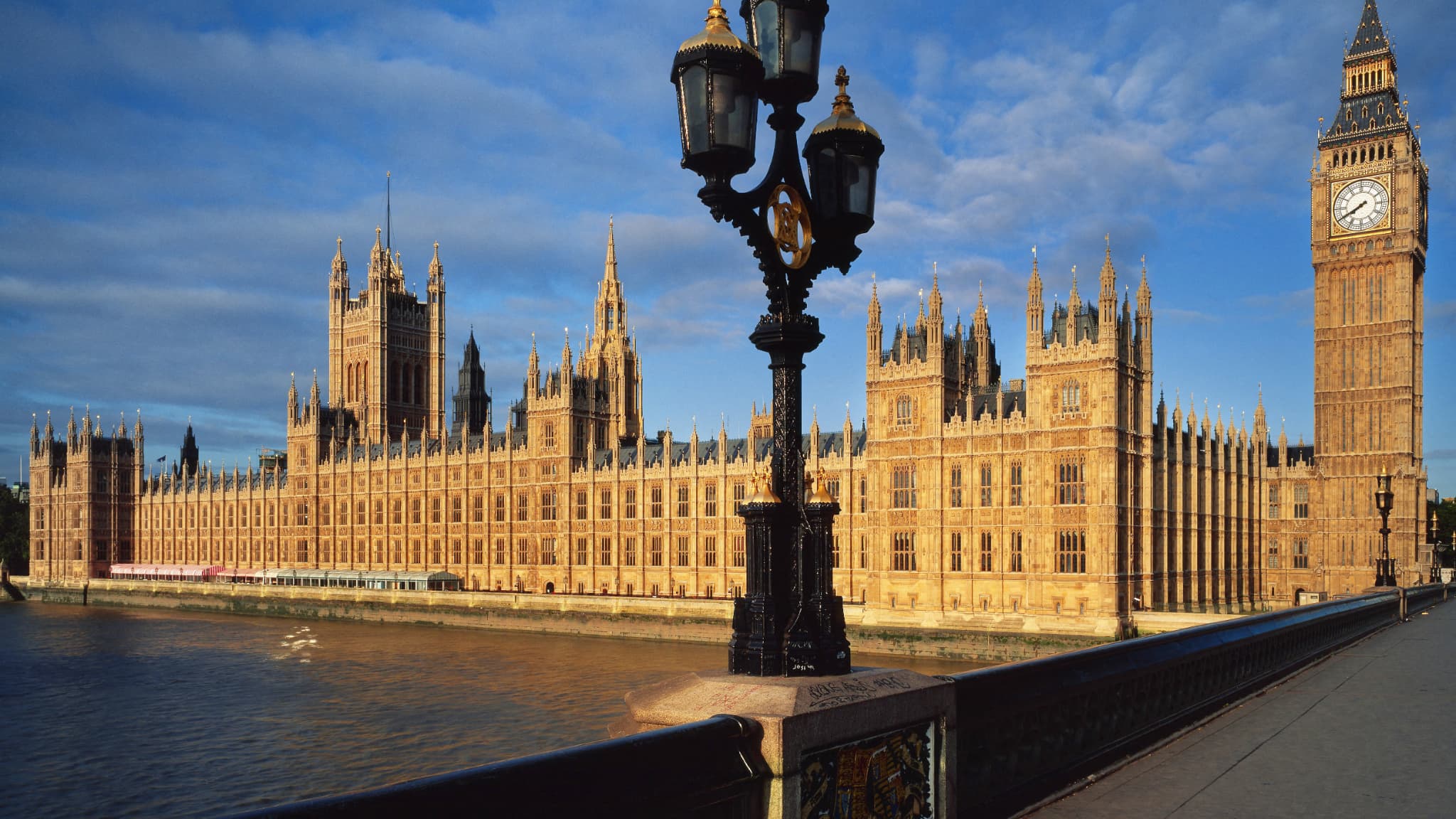 Elektrik Kesintileri, Su Sızıntıları, Asbest... Westminster Sarayı'nın Tadilatı Neden Çok Pahalıya Patlayabilir?