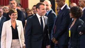 Rappelant que la France est "l'une des puissances qui a le plus d'îles", Emmanuel Macron a annoncé un "sommet des îles du monde" en 2020 en France, mais "pas forcément" dans l'hexagone