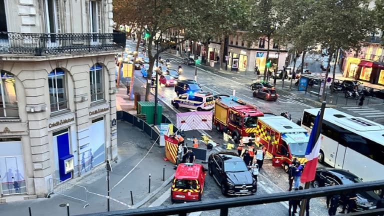 Les secours sur les lieux où un cycliste est mort le 15 octobre 2024 à Paris, écrasé par une voiture après un différend avec son conducteur