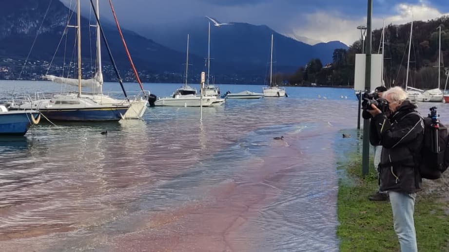 Le lac d'Annecy ce mercredi 13 décembre 2023. 