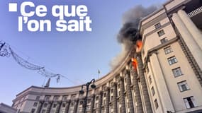 Un incendie dans le bâtiment du gouvernement ukrainien à Kiev, à la suite d'une attaque nocturne, dans le contexte de l'invasion russe de l'Ukraine, le 7 septembre 2025.