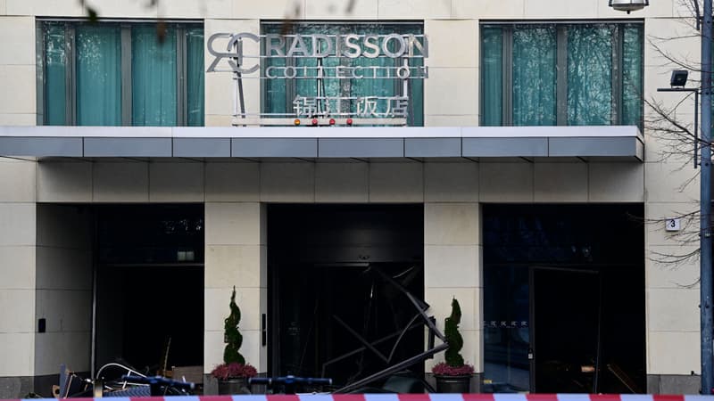 Allemagne: les images folles de l'explosion d'un aquarium géant dans le hall d'un hôtel de Berlin