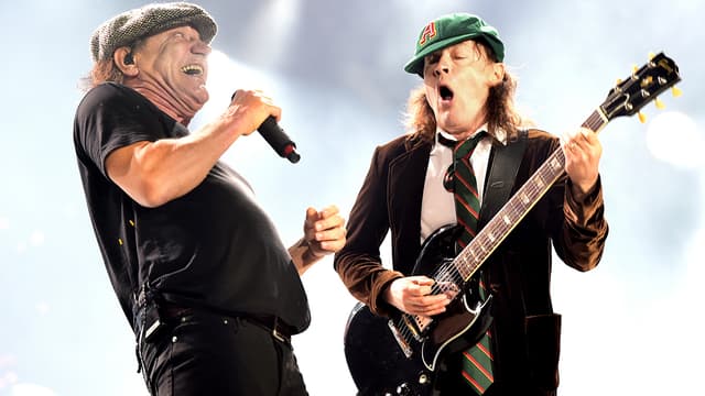 Brian Johnson et Angus Young du groupe AC/DC sur scène en septembre 2015