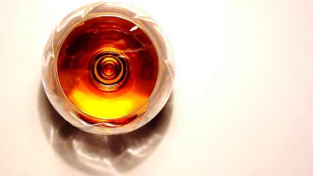 L'Asie, qui avait fait plonger les exportations françaises de cognac en 2014 a recommencé ses emplettes en 2015.