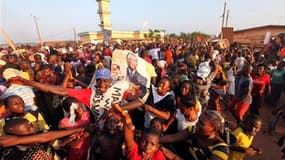 Partisans d'Alassane Ouattara à Gagnoa, dans l'ouest de la Côte d'Ivoire. L'armée ivoirienne a fermé jeudi soir toutes les frontières du pays, après l'annonce de la victoire de l'ancien Premier ministre à l'issue du second tour de la présidentielle par la