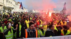 Un rassemblement de gilets jaunes - Image  d'illustration 