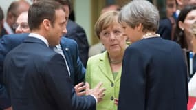 Emmanuel Macron, Angela Merkel et Theresa May, lors d'un sommet européen, le 22 juin 2017.