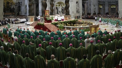 Vue générale de la messe de clôture du synode sur la famille le 25 octobre 2015 à la basilique Saint Pierre au Vatican