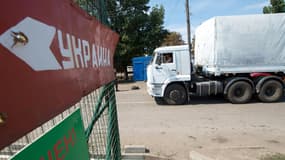 Le convoi humanitaire russe est toujours bloqué à la frontière ukrainienne, alors que s'ouvre ce dimanche une réunion diplomatique à Berlin.