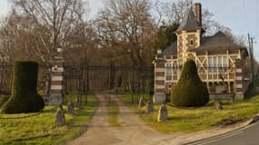 Le fameux château de Douchy dans le Loiret d'Alain Delon.