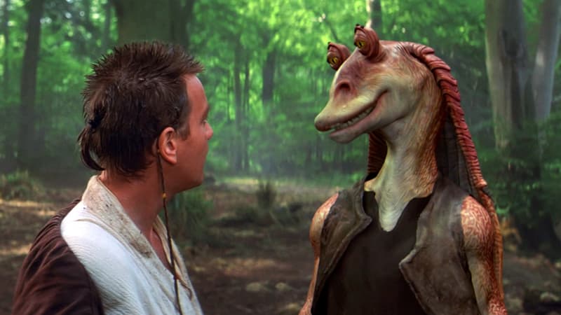 Obi-Wan Kenobi (Ewan McGregor) et Jar Jar Binks (Ahmed Best) dans "La Menace fantôme", épisode I de la saga.