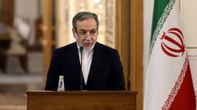 Le ministre iranien des Affaires étrangères Abbas Araghchi s'exprime lors d'une conférence de presse conjointe avec son homologue turc, à Téhéran, le 30 novembre 2025. 