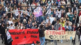 Des étudiants participent à la manifestation anti-réforme des retraites à Montpellier, le 23 mars 2023