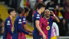 Raphinha et Pau Cubarsi célèbrent l'ouverture du score du Barça en quart de finale aller de Ligue des champions, 9 avril 2025