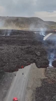 Islande: une coulée de lave engloutit une route  