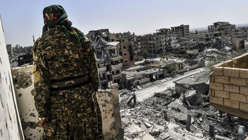 Un membre des Forces démocratiques syriennes à Raqqa le 8 octobre 2017