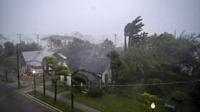 Des rafales de l'ouragan Ian frappent Punta Gorda, en Floride, le 28 septembre 2022.