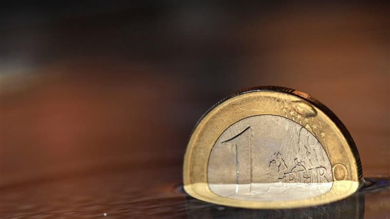 Près de huit Français sur dix ne croient pas à un retour du déficit public à 3% du PIB fin 2013 et une large majorité ne souhaite pas que l'Etat fasse davantage d'économies, selon un sondage Ifop pour Acteurs publics diffusé mardi. /Photo d'archives/REUTE