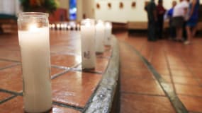 Des bougies allumées en mémoire des victimes