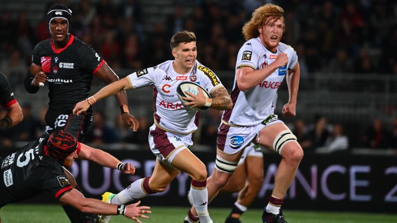 Jalibert lors du match de Top 14 entre le LOU et l'UBB, le 9 octobre 2022