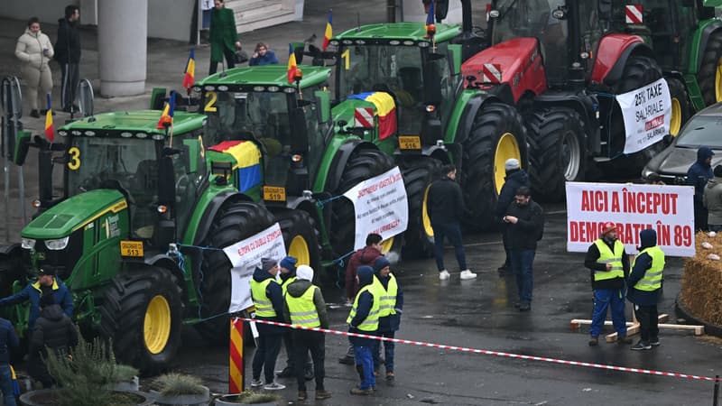 Des agriculteurs manifestent en tracteurs à Timisoara, en Roumanie, le 19 janvier 2024