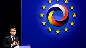 Le président français Emmanuel Macron prononce un discours lors du sommet sur la souveraineté technologique de l'Europe, le 18 novembre 2025, au campus EUREF à Berlin