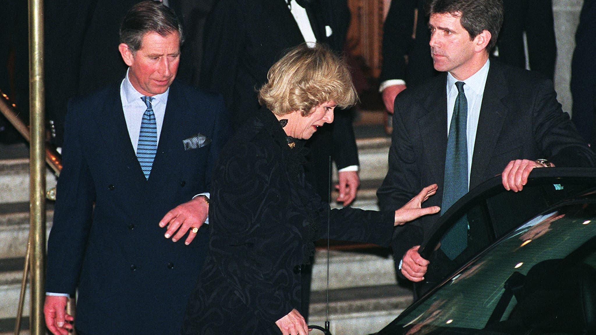 Charles et Camilla lors de leur première apparition publique ensemble, le 29 janvier 1999. Charles et Camilla lors de leur première apparition publique ensemble, le 29 janvier 1999.