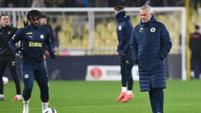 Allan Saint-Maximin et José Mourinho avant le match Fenerbahce-Basaksehir (3-1, championnat turc), le 15 décembre 2024