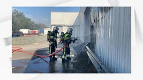 53 pompiers sont engagés sur un feu d'entrepôt de stockage aux Pennes-Mirabeau