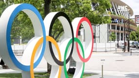 JO 2020 : une femme tente d'éteindre la flamme olympique avec un pistolet à eau