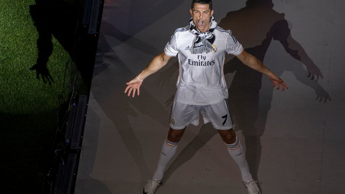 Cristiano Ronaldo après avoir remporté la Ligue des champions avec le Real Madrid en 2014 Cristiano Ronaldo après avoir remporté la Ligue des champions avec le Real Madrid en 2014