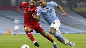 Joe Gomez au duel avec Gabriel Jesus
