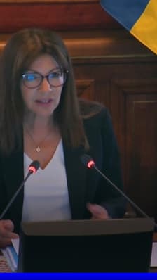  Anne Hidalgo lance un "Ici c'est Paris" au conseil de la ville mais n'y parvient pas 