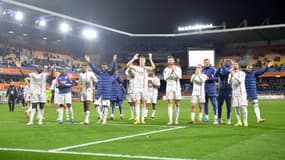 Les joueurs de l'OL célèbrent la victoire à la Mosson avec leurs supporters, 11 février 2024