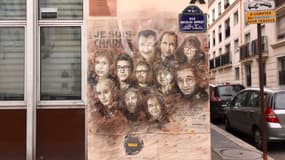 Les visages des journalistes de Charlie Hebdo ont été représentés par un graffeur sur la façade du bâtiment. 