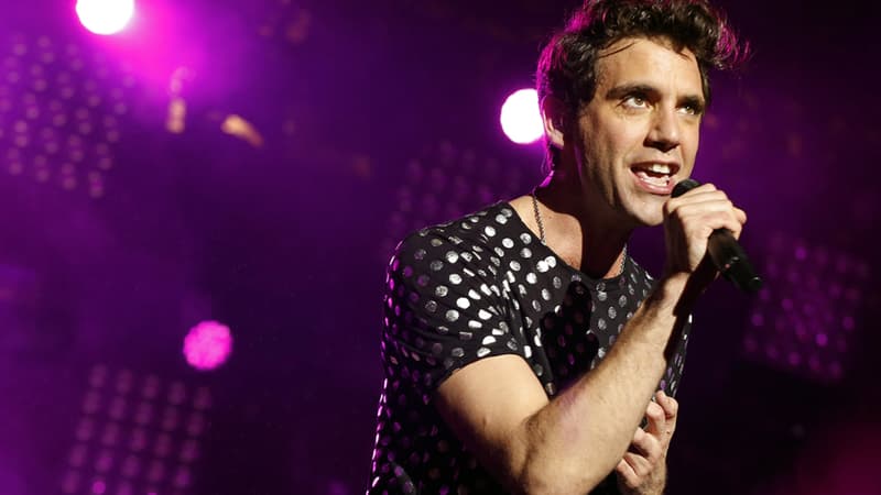Mika sur scène à Paris en juillet 2015 