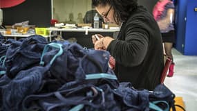 Une employée des Atelières, à Villeurbanne.
