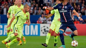 David Luiz devant Dani Alves