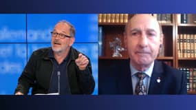 Le journaliste Thomas Legrand (à gauche) et le général Antoine Martinez (à droite).