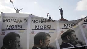 Manifestation de partisans de Mohamed Morsi à Alexandrie. Le président égyptien a exigé mardi soir que l'armée retire son ultimatum et a refusé toute remise en cause de la légitimité constitutionnelle, affirmant qu'il ne se laisserait pas dicter sa condui